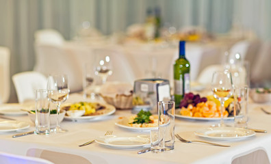 Served tables in restaurants and cafes, meals and drinks on the tables, room design.