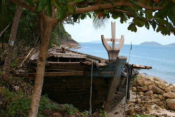 Altes Holzboot im thailändischem Golf