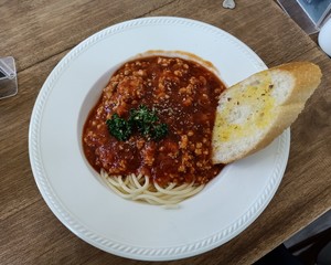 Pork spaghetti with tomato sauce1