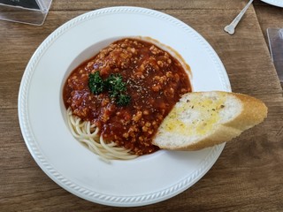 Pork spaghetti with tomato sauce