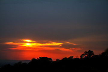 Obraz na płótnie Canvas sunset with dramatic clouds.