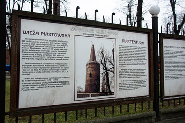 wieża piastowska tablica informacyjna © Dariusz Grochal 
