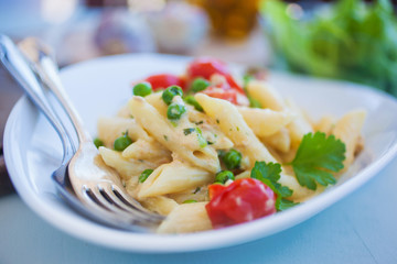 Penne mit Thunfisch-Gemüse-Sauce