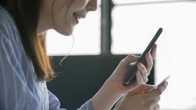 4K・ネットショッピング・若い女性