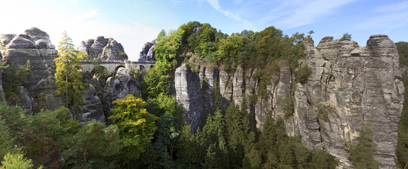 Fototapeta na wymiar Bastei im Elbsandsteingebirge