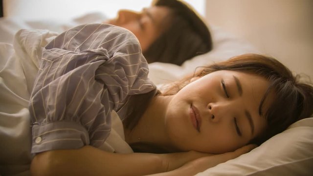 4K・睡眠・女性