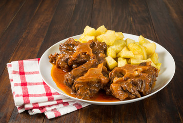 Rabo de toro estofado