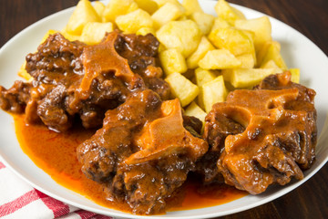 Rabo de toro estofado