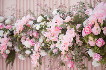 Fototapeta na wymiar Pink wedding flower background and wedding decoration