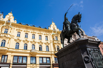 Fototapeta na wymiar Statue of Count Ban Jelacic erected on1866 and the beautiful facades of the buildings on the main city square in Zagreb