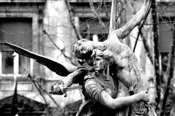 statue
