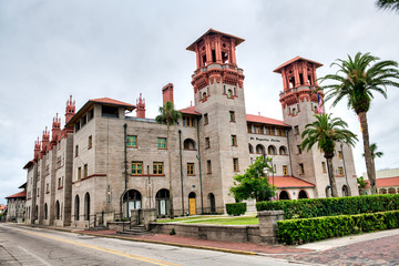 Fototapeta premium ST AUGUSTINE, FL - APRIL 8, 2018: Flagler College on a cloudy day. The city is the oldest continuously inhabited European-established settlement in US