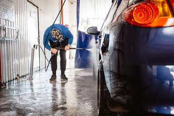 deteyling service center for cleaning and washing the car