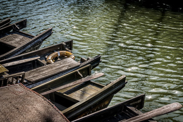 botes de madera