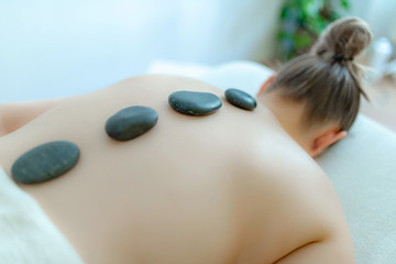 Obraz na płótnie Canvas Steintherapie, Massage mit Steinen