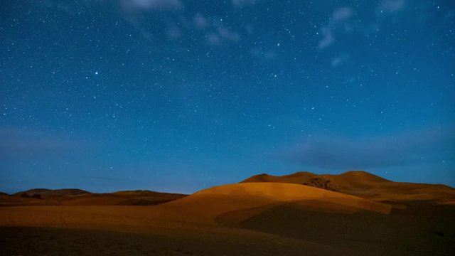 Night Timelapse of the milkyway and the dunes in the desert