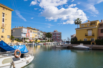 Fototapeta na wymiar colorful houses and boats in Port Saplaya, Valencia (Spain)