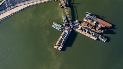 Prace w jeziorze barki © Piotr