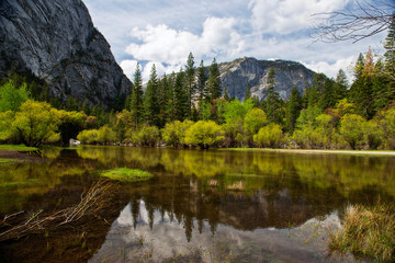 Fototapeta na wymiar Mirror Lake in Yosemite National Park
