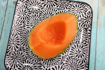 Melon sur une assiette