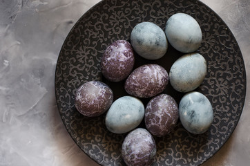 Fototapeta na wymiar Easter eggs on a beautiful black plate