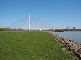 Fototapeta na wymiar Rheinbrücke bei Wesel