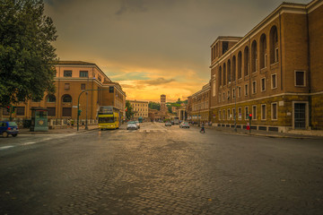 Fototapeta na wymiar Golden Hour on the Luigi Petroselli Street in Rome