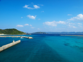 Fototapeta premium 青空と沖縄の海