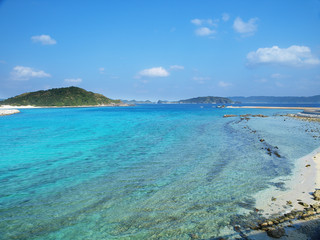 Fototapeta na wymiar 青空と沖縄の海