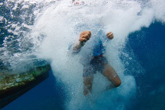 溺れる子供（イメージ）