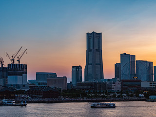 Fototapeta premium 神奈川県 横浜市 みなとみらい 夕焼け