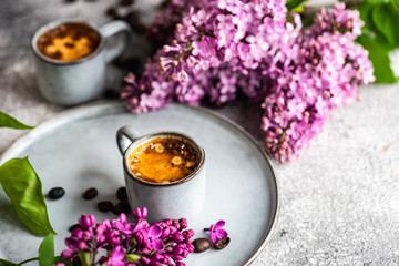 Obraz na płótnie Canvas Coffee and lilac flowers