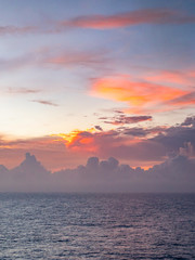 船旅 クルージング 夕焼けの空