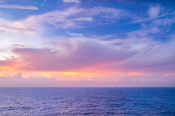 船旅 クルージング 夕焼けの空