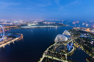Fototapeta premium Singapore skyline after sunset