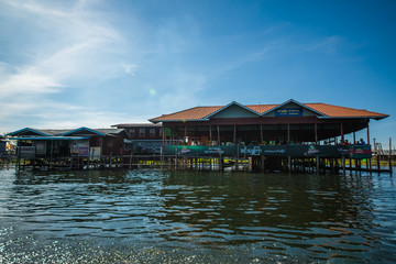 Naklejka premium Strolling by boat in Inle Lake, Myanmar.