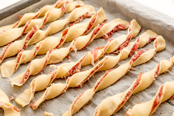 Breadsticks with bacon to be cooked