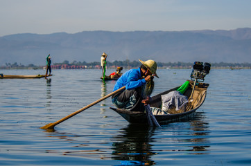 Obraz premium Strolling by boat in Inle Lake, Myanmar.