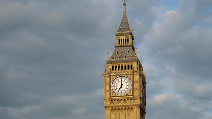 Fototapeta na wymiar Big Ben tower in London with dramatic sky in background