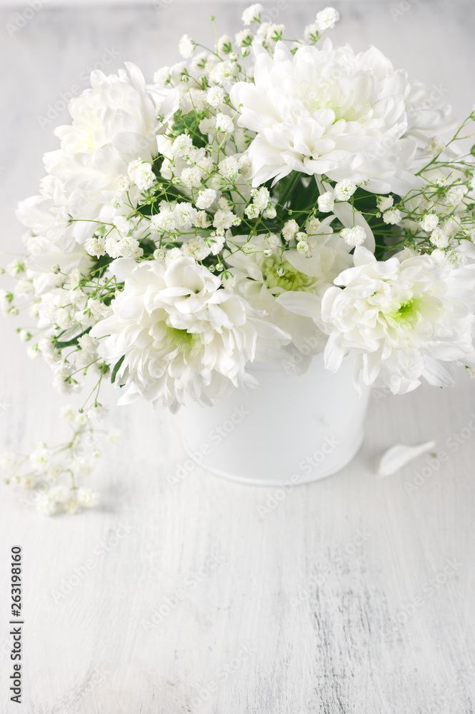 Poster White flowers bouquet in bucket