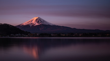 Fototapeta premium Magnificent Mount Fuji reflected in Lake Kawaguchiko at Sunrise