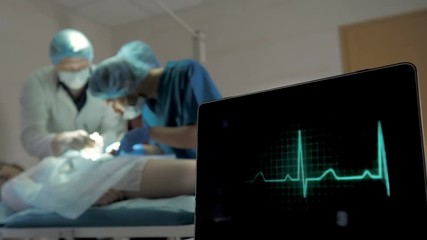 Monitoring of ECG and saturation O2 in the patient in the operating room