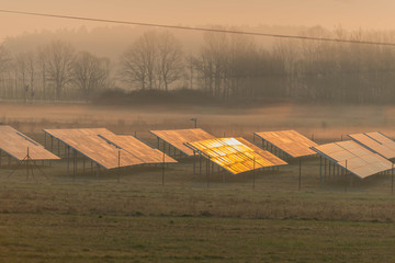 Farma fotowoltaniczna. © boguslavus