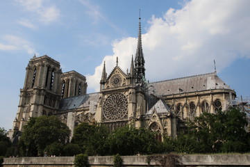 Fototapeta na wymiar Cathédrale de Paris été 2018