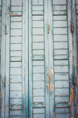 Vieux volets en bois usé