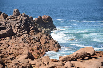 Quelques rochers de la magnifique Côte de granit rose dans les côtes d'Armor en Bretagne