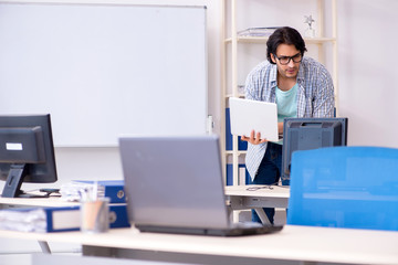 It specialist working in the office 