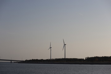 新舞子の夕日と風力発電