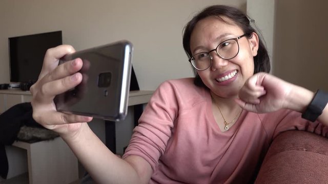 4K Beautiful girls using smartphones Talk on the phone like face Contact to husbands, friends and family. Fast internet technology. Can communicate with each other
