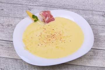 Cheese soup with bacon